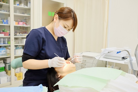 クローバー歯科の抜かない・削らない治療