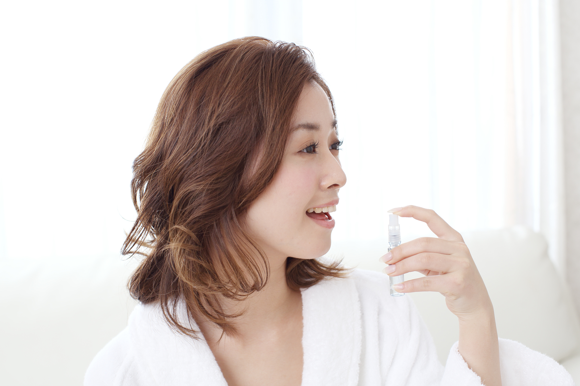 口の中を保湿する人