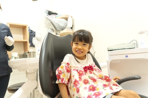 歯磨きをする子ども