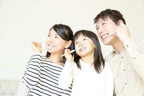 笑顔の親子