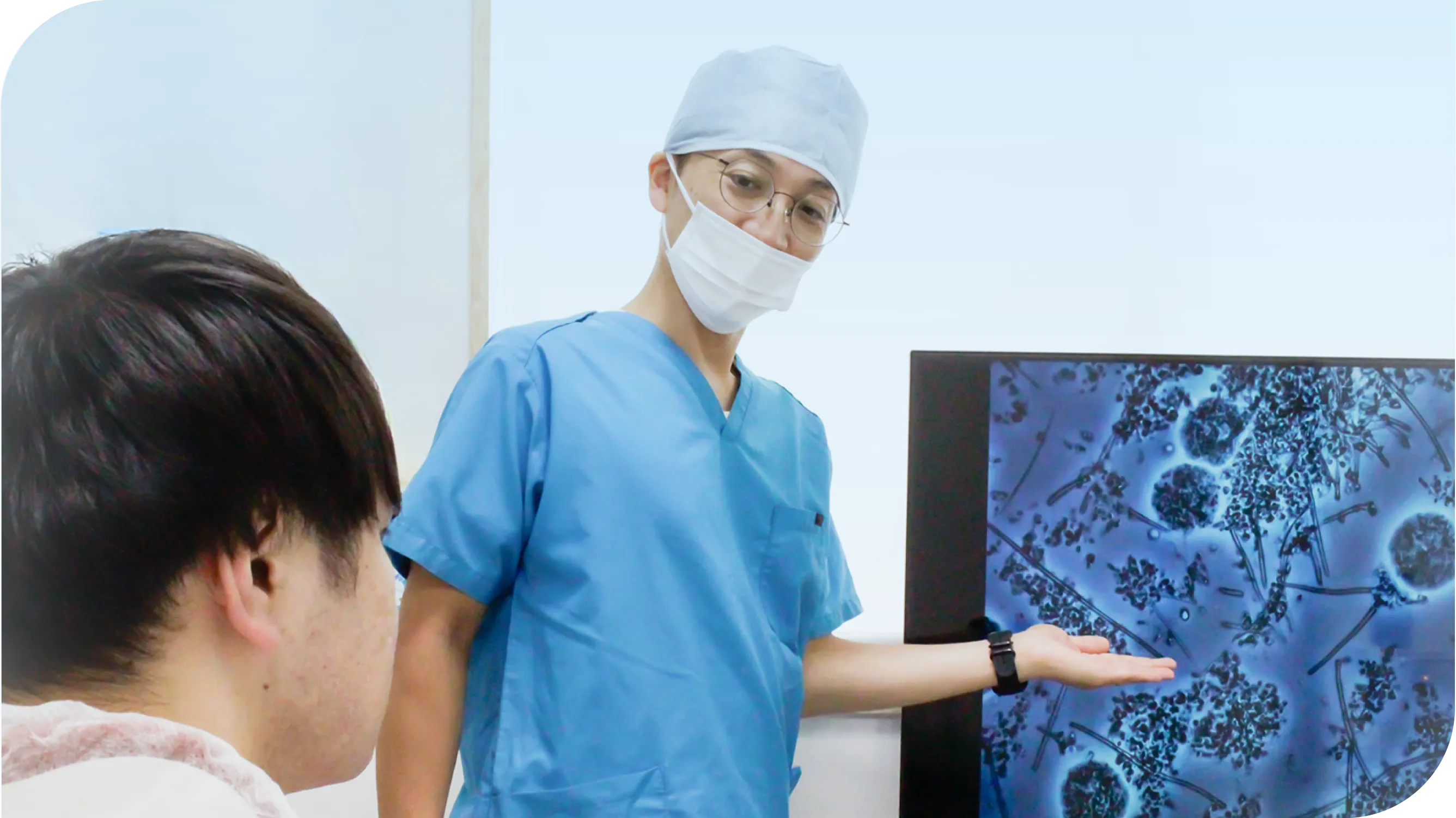 春日井市さくら歯科の歯周内科治療 - 顕微鏡で歯周病菌を確認